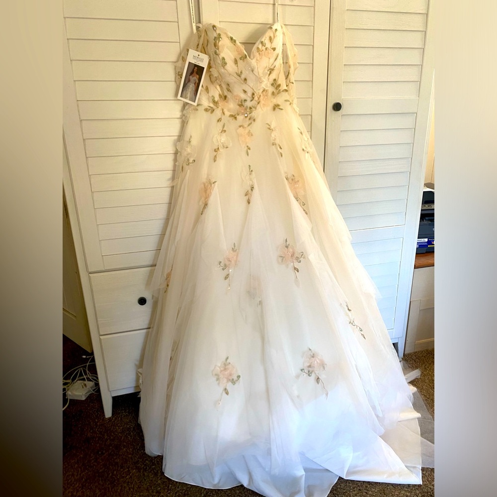 NEW - NEVER WORN MORILEE
MADELINE GARDNER
BLU